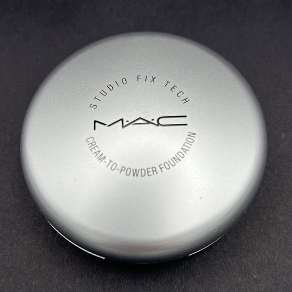 MAC Cosmetics Cream-to-Powder Foundation NW33 - Picture 6 of 8